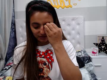 سكس الديوث ينيك امة من خرم طيزها على الارض